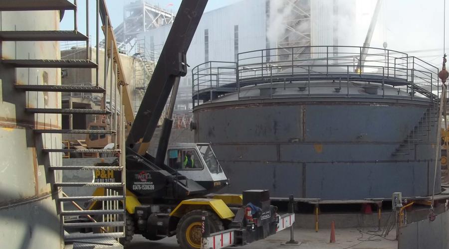 Ingeniería construcción y montaje, tanques hexano planta Renova Timbúes