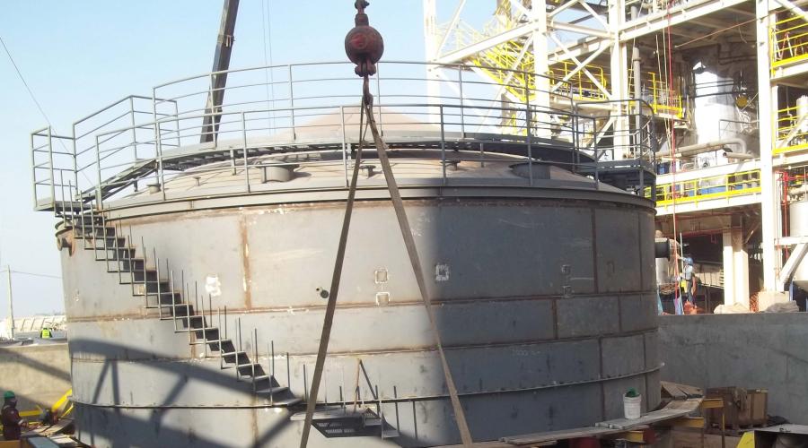Ingeniería construcción y montaje, tanques hexano planta Renova Timbúes
